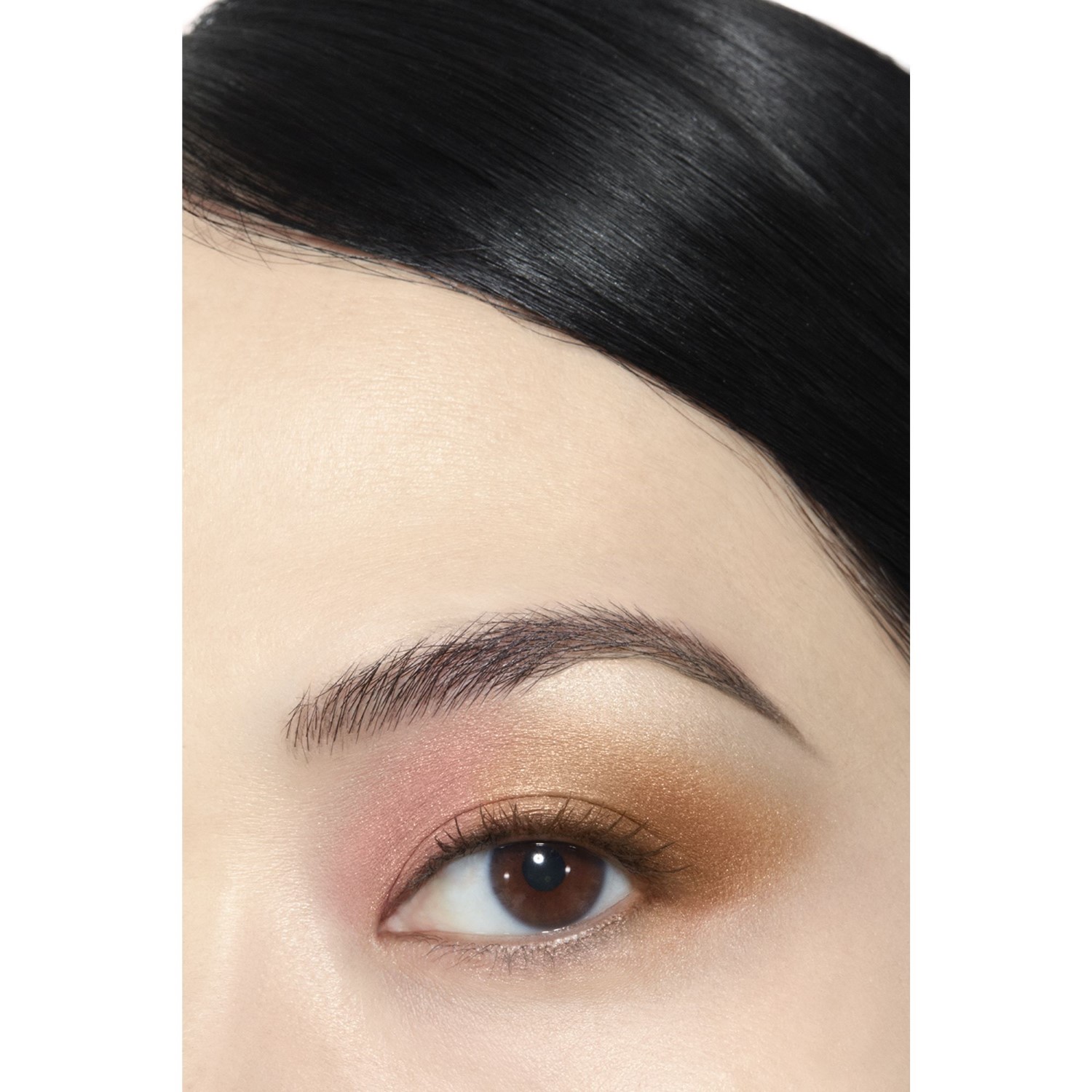 PALETA MULTIUSOS DE SOMBRAS DE OJOS E ILUMINADORES